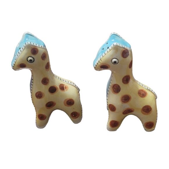 Vintage patchwork stitch giraffe salt and pepper shakers - Picture 3 of 6